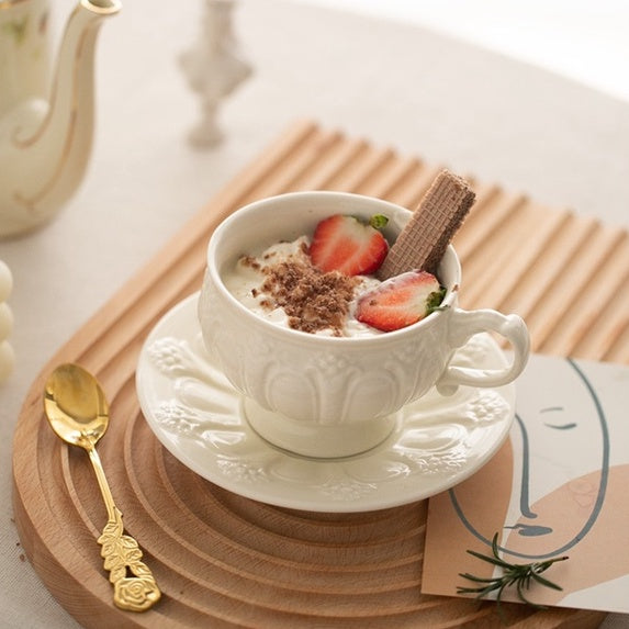 Locaupin Ceramic Tea Pot, Coffee Pot, European Ceramic Vintage Teapot with Gold Edge Strawberry Cute Design,Good Gift