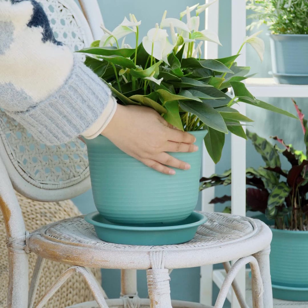 Locaupin Plastic Planter Flower Pots Multicolor Balcony Garden Plant Planter Baskets Fence Bucket Pots With Tray